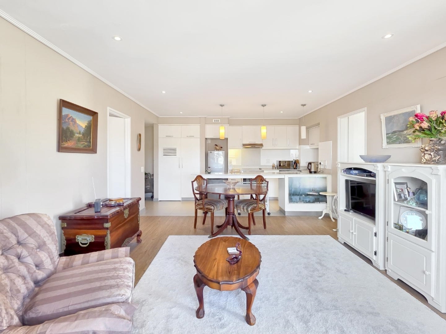 2 Bedroom Property for Sale in Vredehoek Western Cape